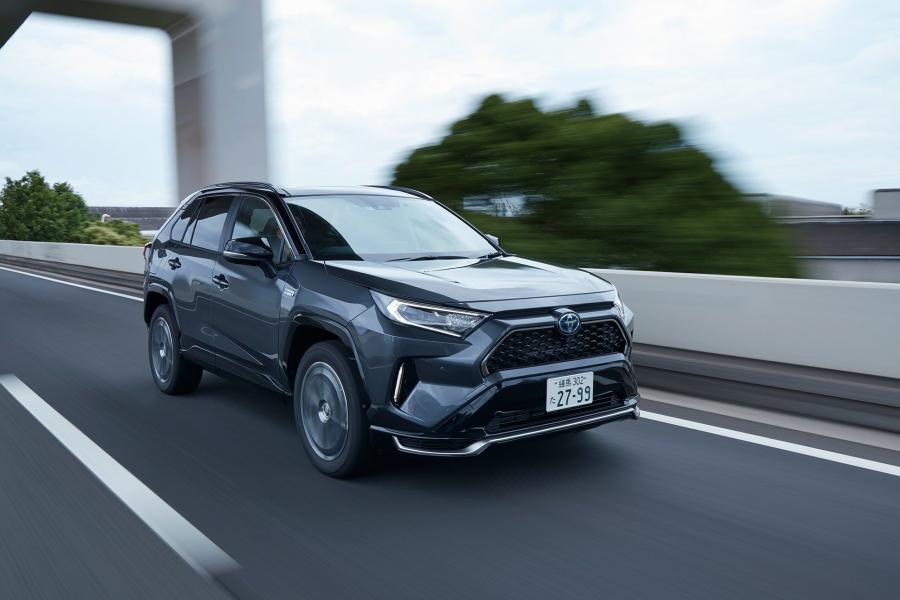  Toyota RAV4 PHV 2020 года  (JP) (фото 3 из 19)